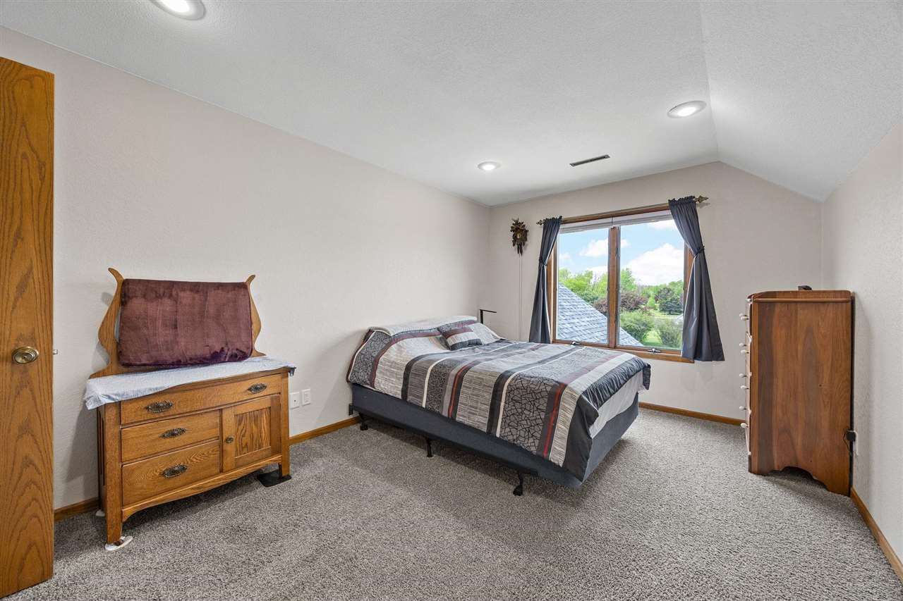 6409 Meadowlark Drive Cedar Rapids IA 52404