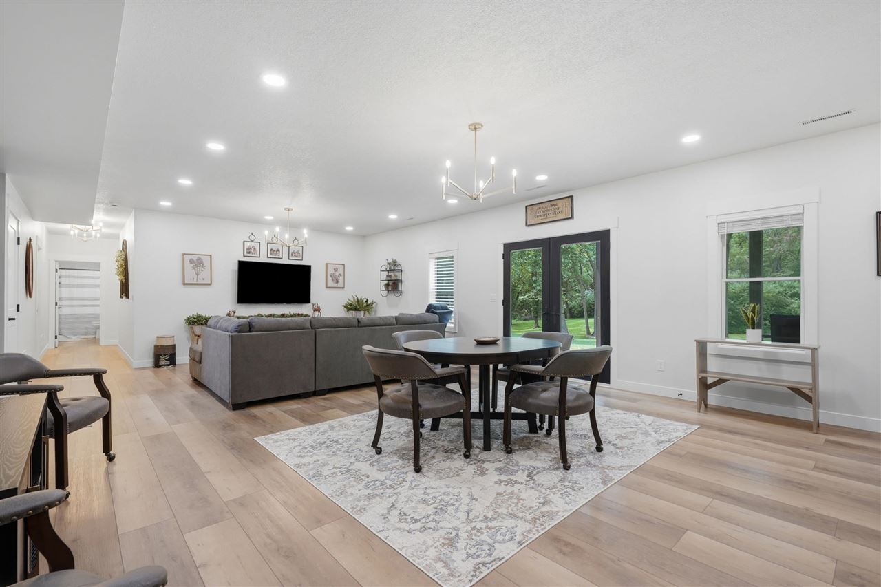 1133 Quail Court Riverside IA 52327