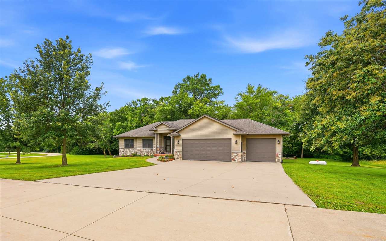 1133 Quail Court Riverside IA 52327