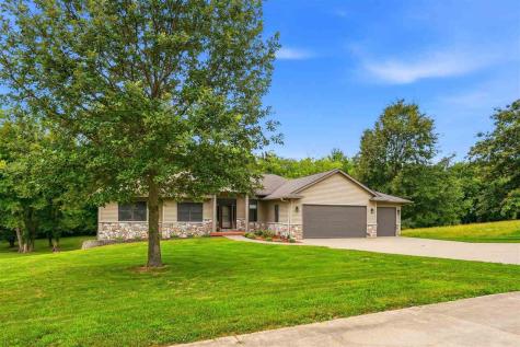 1133 Quail Court Riverside IA 52327