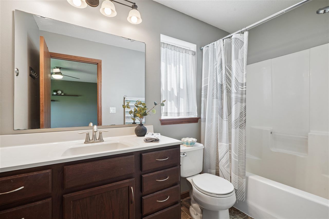 2114 Radcliffe Drive SW Cedar Rapids IA 52404