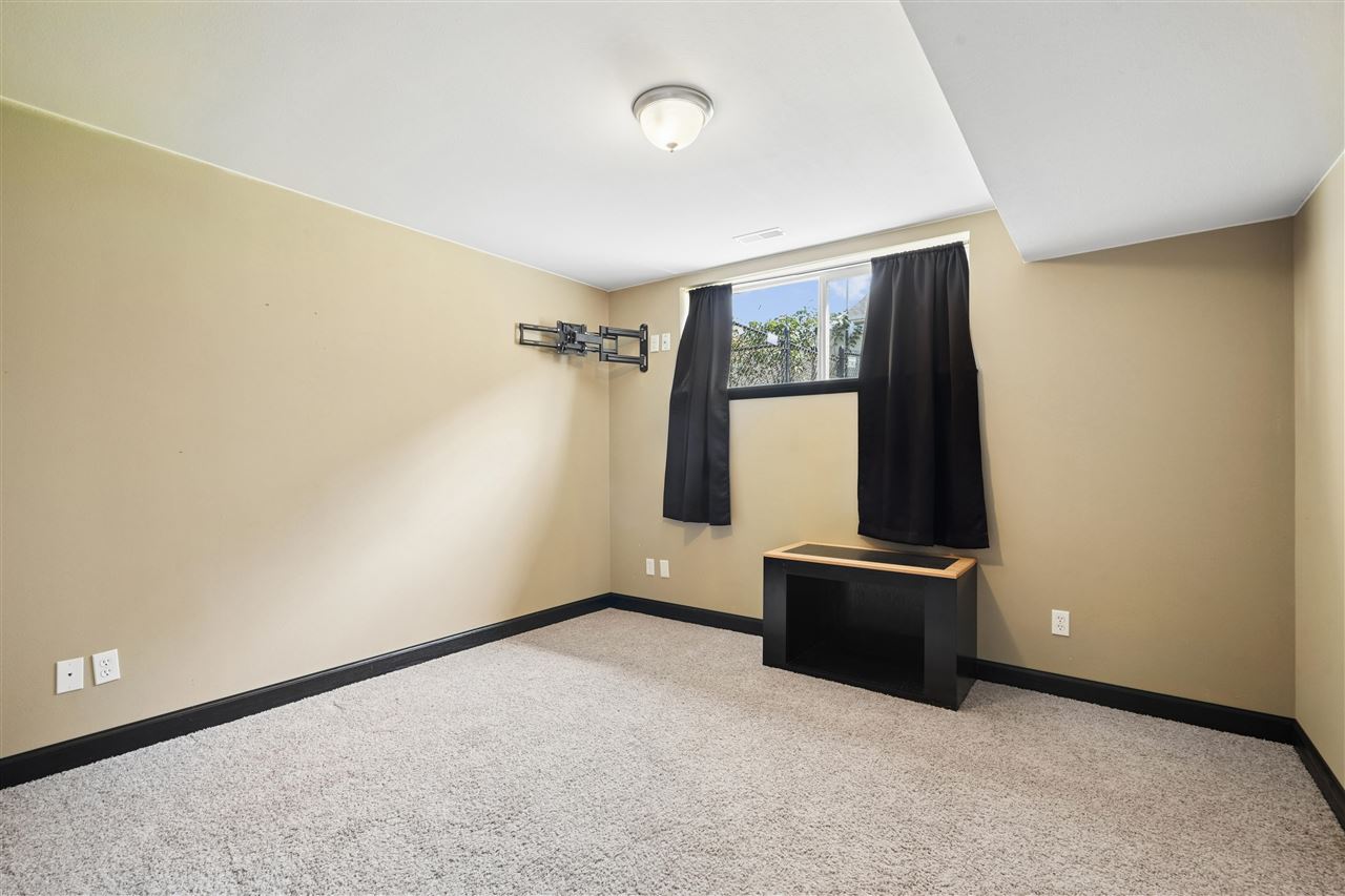 2114 Radcliffe Drive SW Cedar Rapids IA 52404
