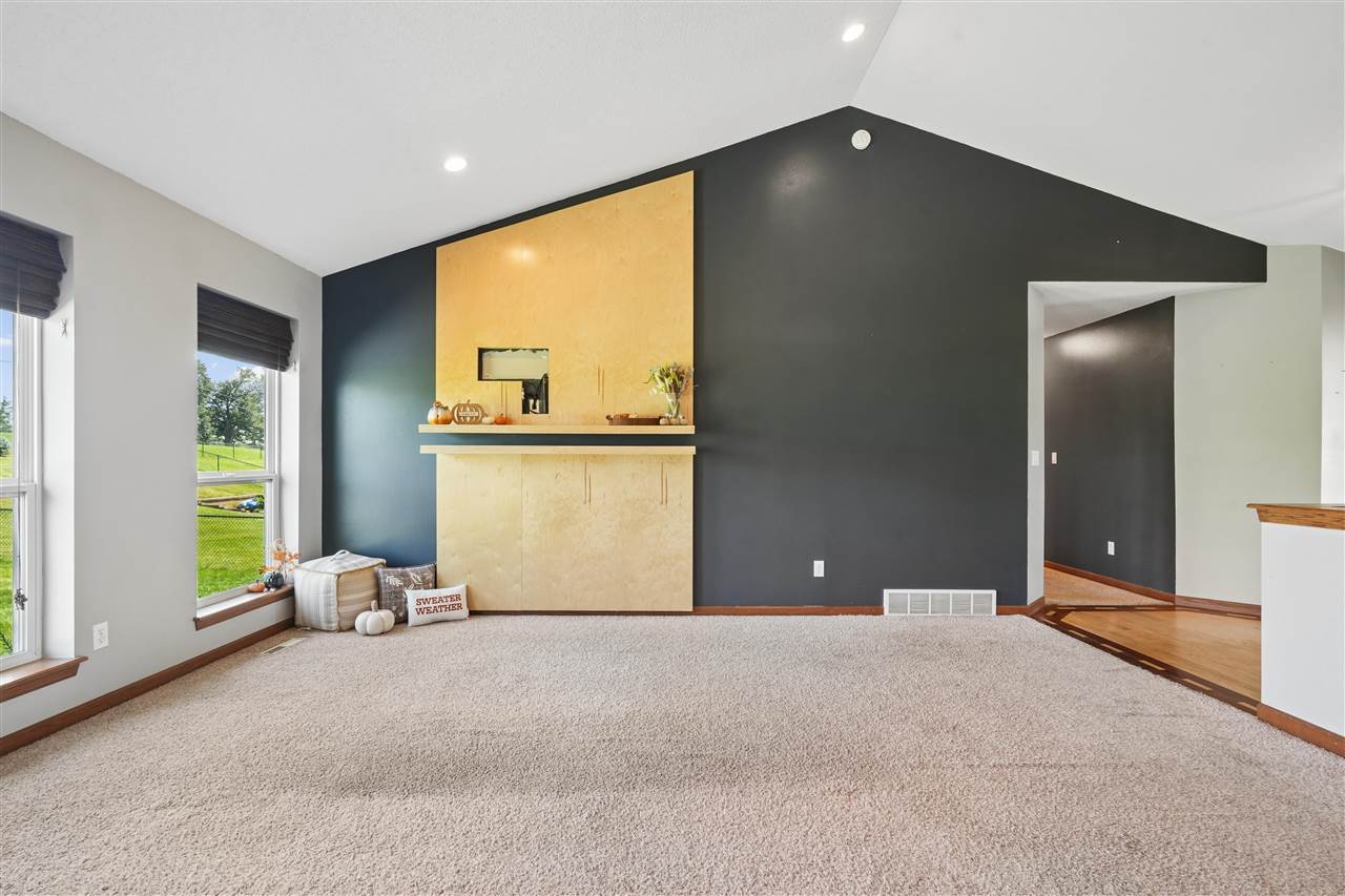 2114 Radcliffe Drive SW Cedar Rapids IA 52404