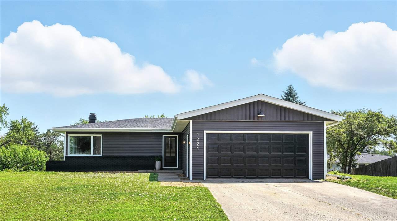 1221 Edingale Drive Iowa City IA 52246