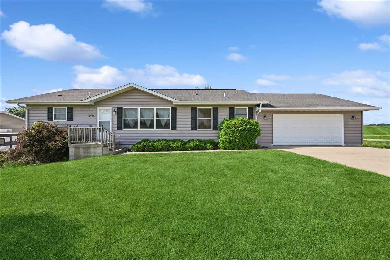 2590 Meadow View Drive Urbana IA 52345