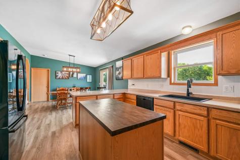 2590 Meadow View Drive Urbana IA 52345