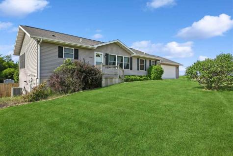 2590 Meadow View Drive Urbana IA 52345