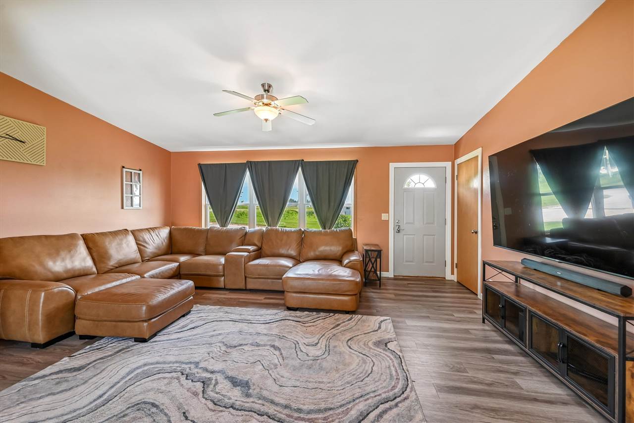 2590 Meadow View Drive Urbana IA 52345