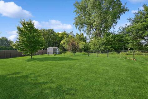 2590 Meadow View Drive Urbana IA 52345