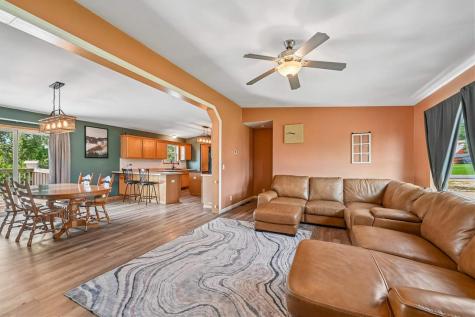 2590 Meadow View Drive Urbana IA 52345