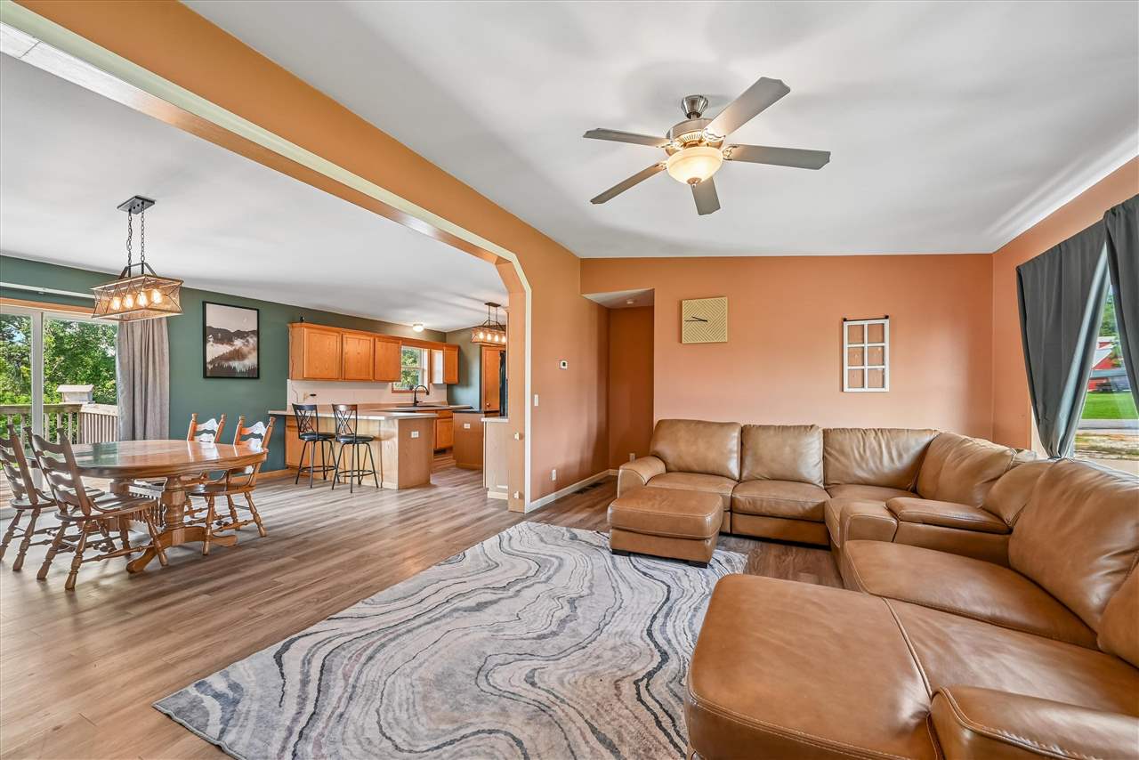2590 Meadow View Drive Urbana IA 52345