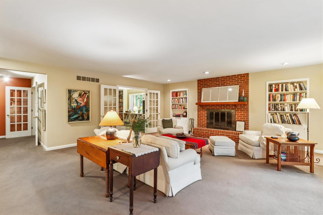 51 Lakeview Place NE Iowa City IA 52240