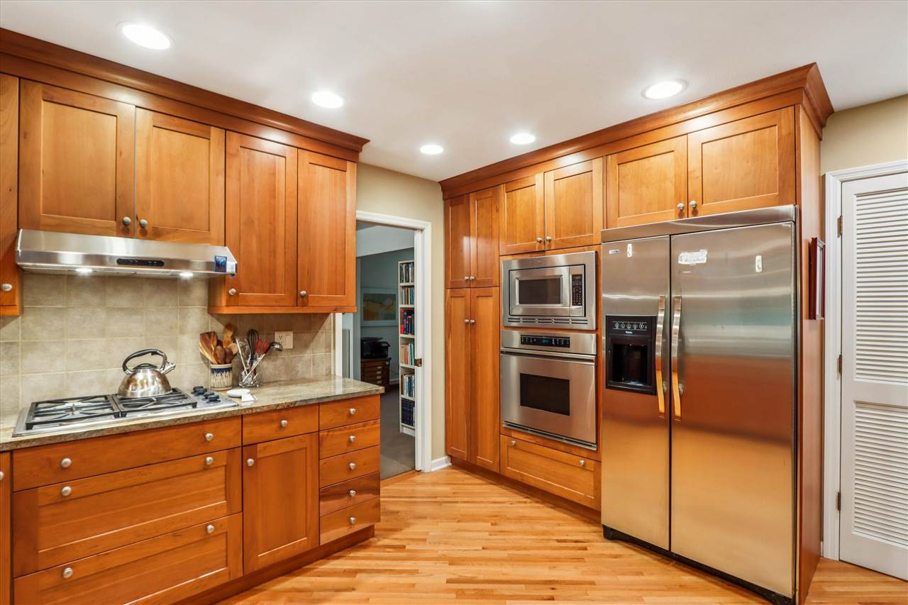 51 Lakeview Place NE Iowa City IA 52240