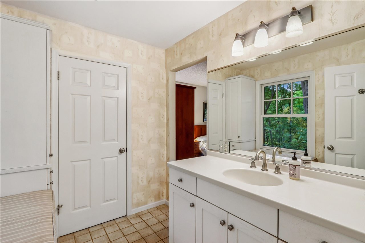 51 Lakeview Place NE Iowa City IA 52240
