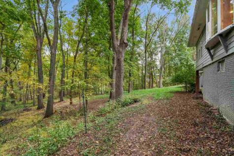 51 Lakeview Place NE Iowa City IA 52240