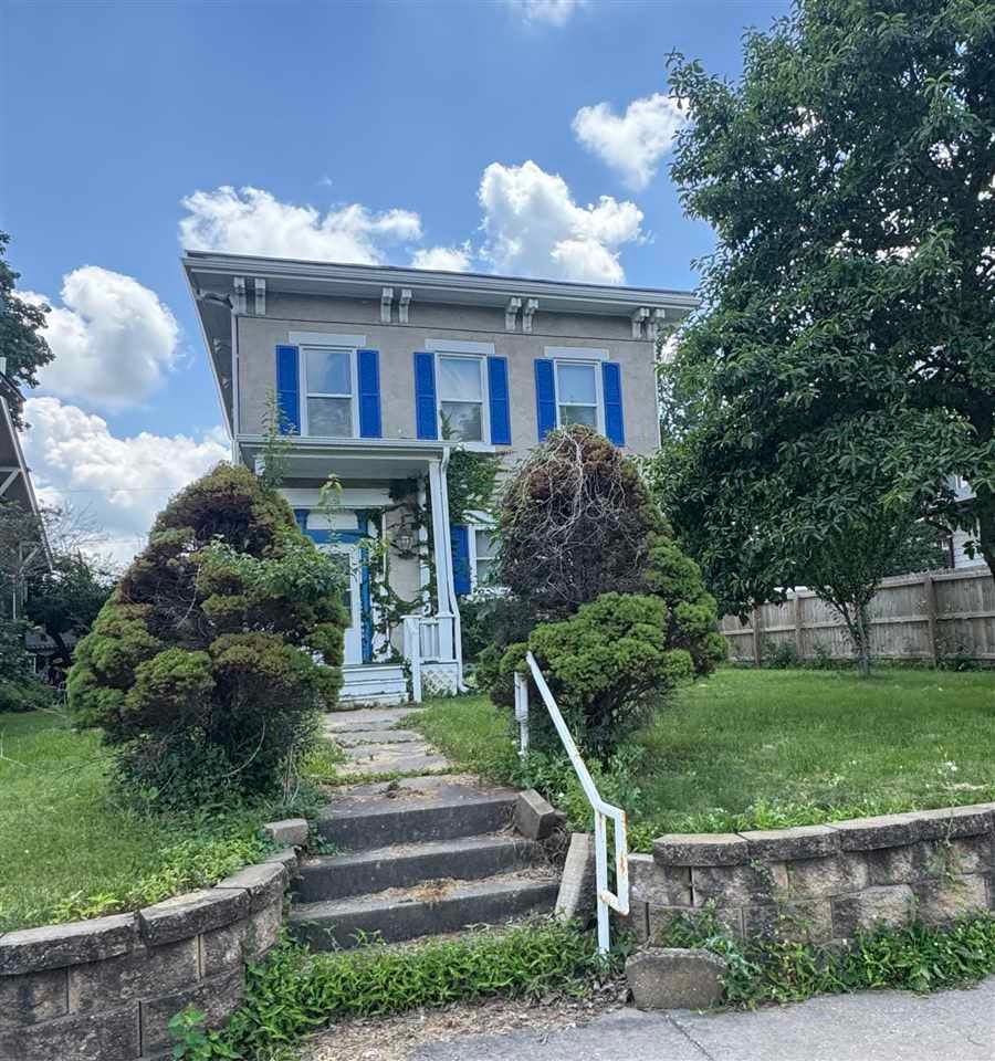 319 E Washington Washington IA 52353