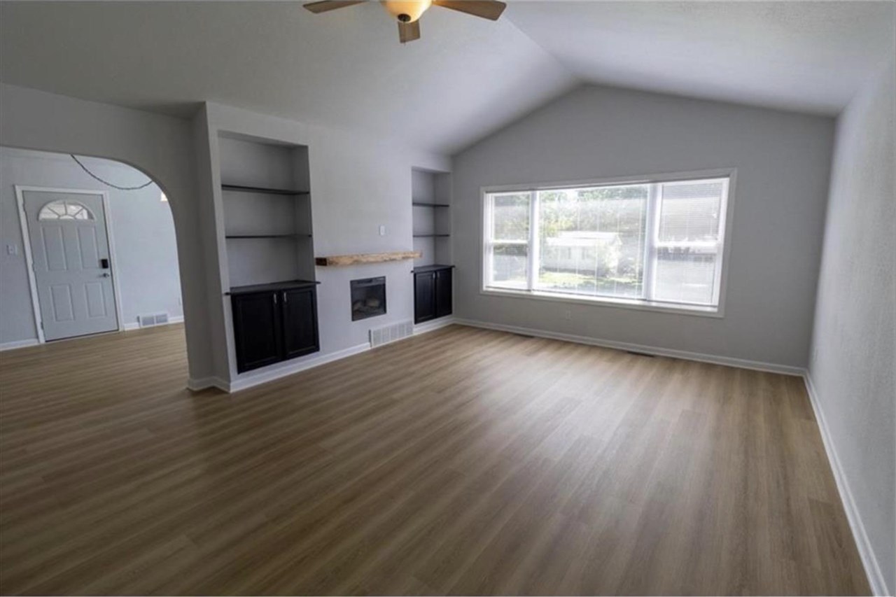 1230 NW Belmont Parkway Cedar Rapids IA 52405