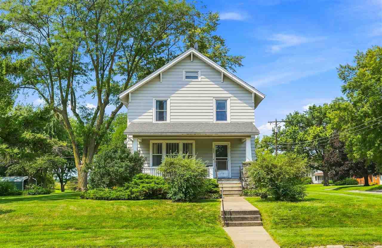 1037 N Iowa Avenue Washington IA 52353