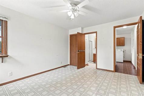 1037 N Iowa Avenue Washington IA 52353