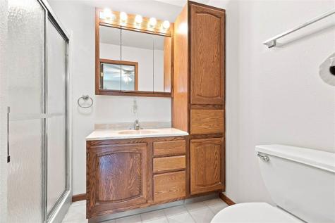 1037 N Iowa Avenue Washington IA 52353