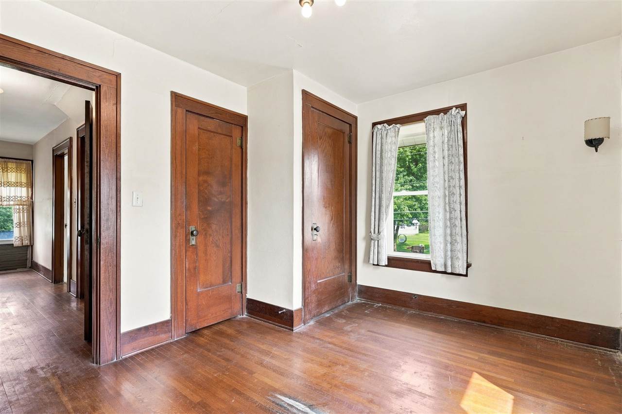 1037 N Iowa Avenue Washington IA 52353