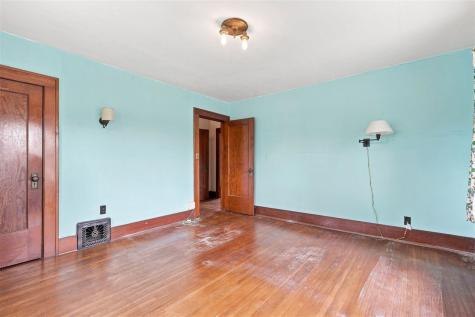 1037 N Iowa Avenue Washington IA 52353