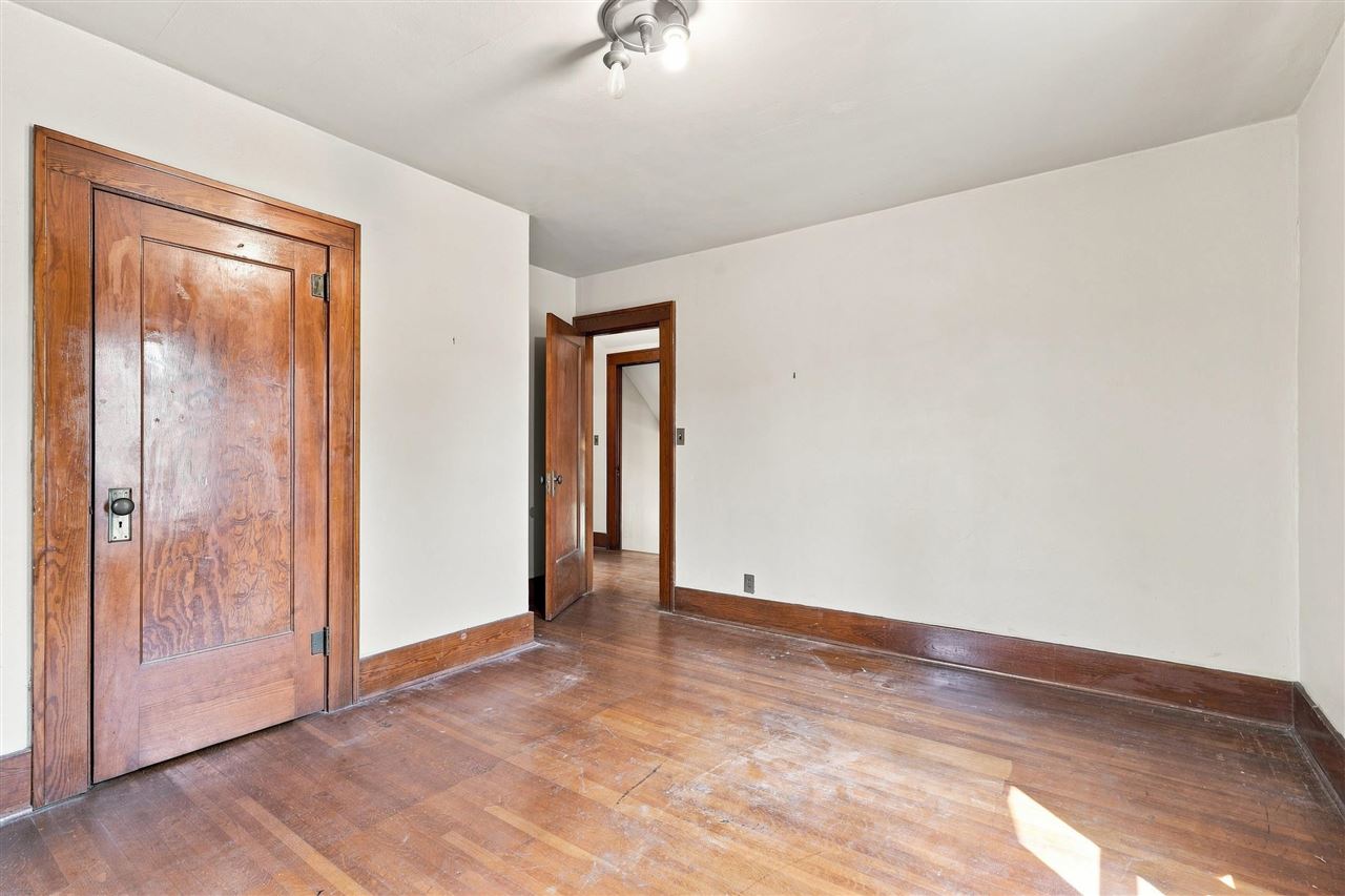 1037 N Iowa Avenue Washington IA 52353