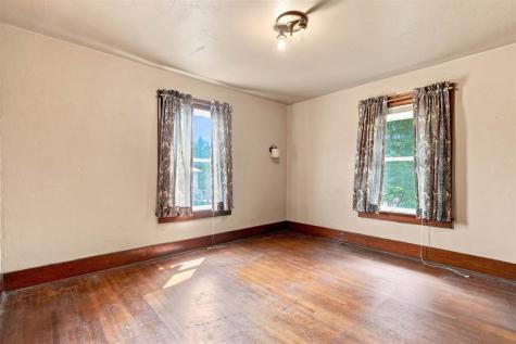 1037 N Iowa Avenue Washington IA 52353