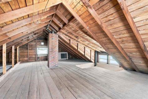 1037 N Iowa Avenue Washington IA 52353