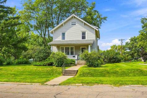 1037 N Iowa Avenue Washington IA 52353