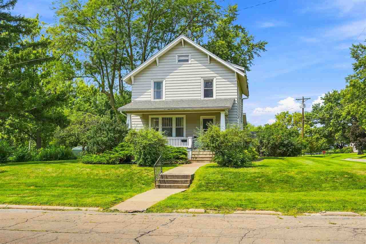 1037 N Iowa Avenue Washington IA 52353