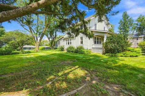 1037 N Iowa Avenue Washington IA 52353