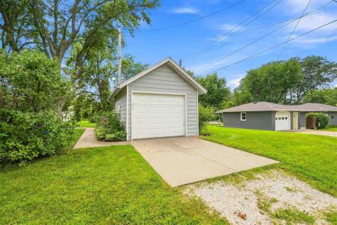 1037 N Iowa Avenue Washington IA 52353