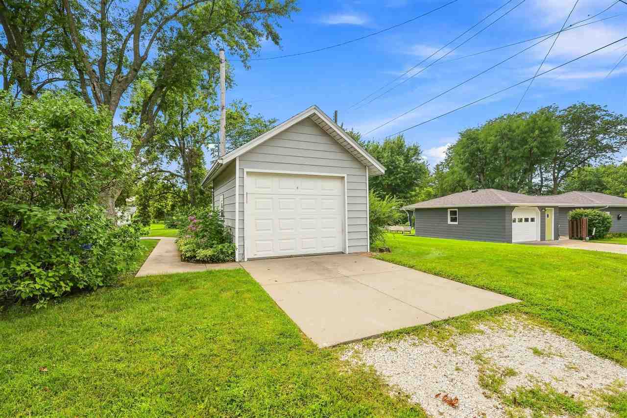 1037 N Iowa Avenue Washington IA 52353
