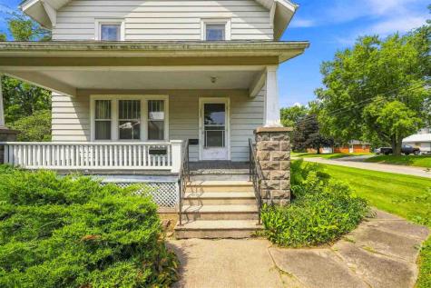 1037 N Iowa Avenue Washington IA 52353