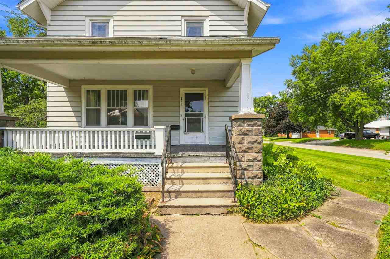 1037 N Iowa Avenue Washington IA 52353