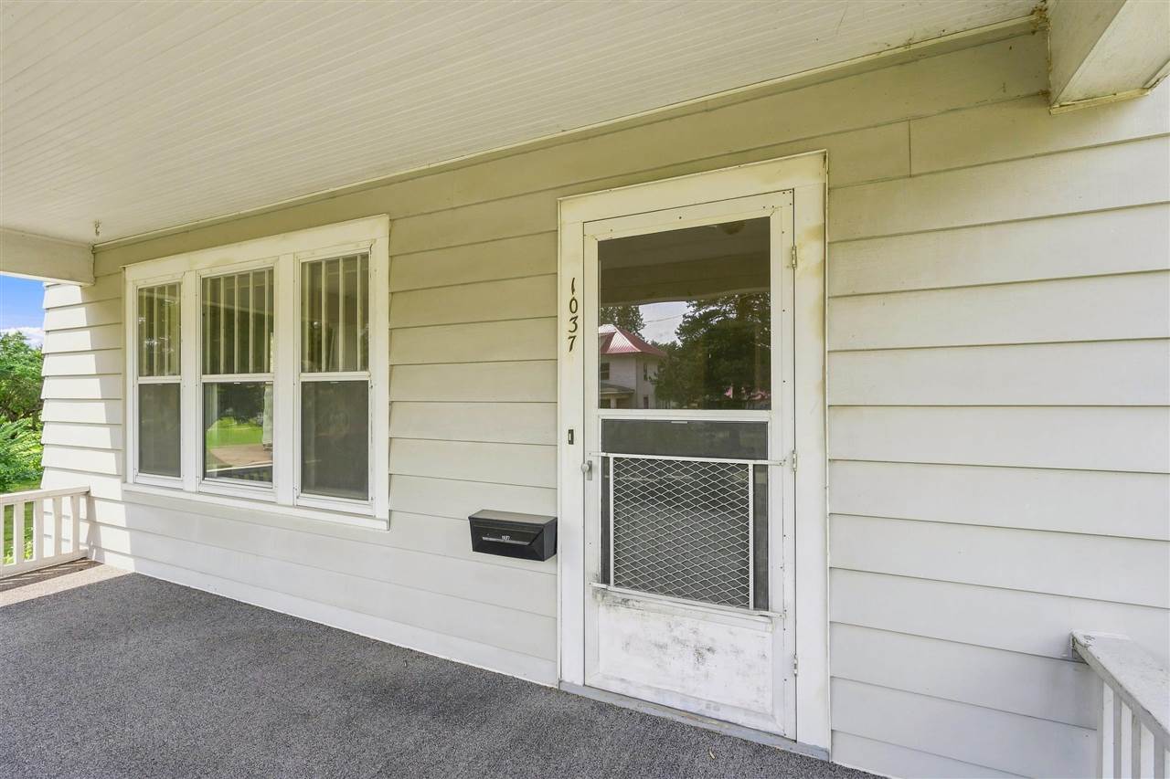 1037 N Iowa Avenue Washington IA 52353