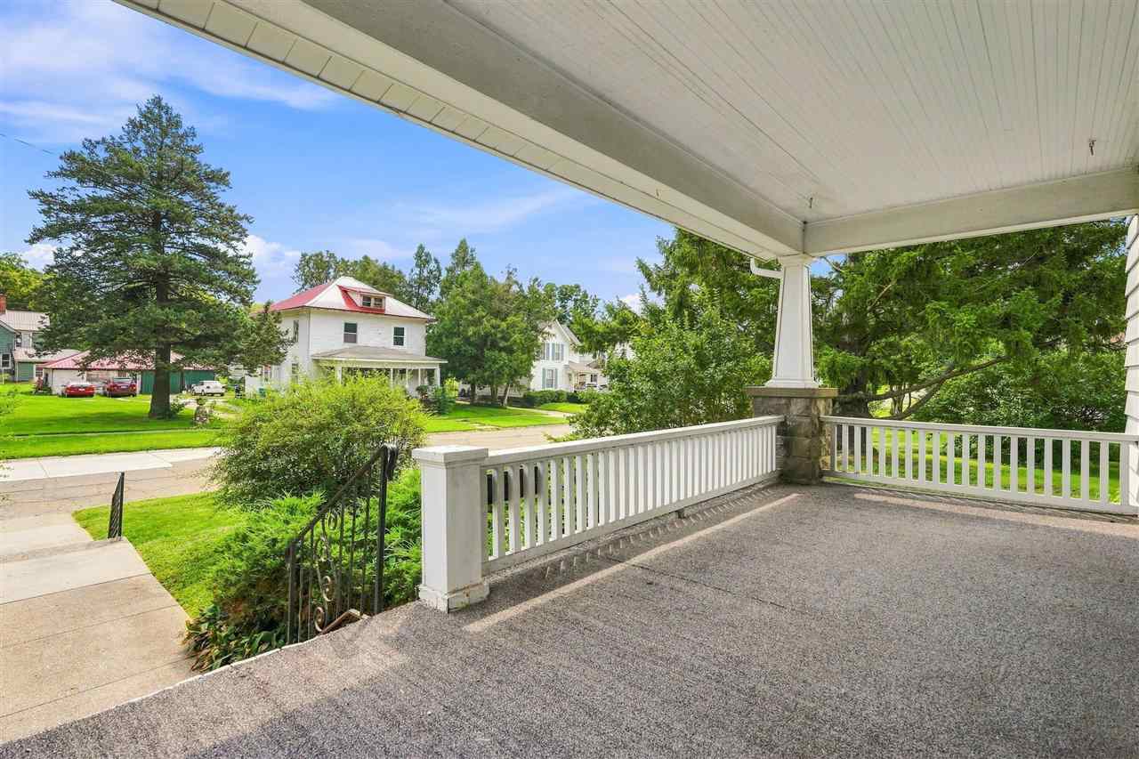 1037 N Iowa Avenue Washington IA 52353