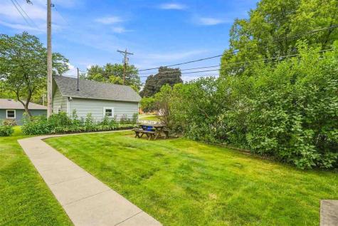 1037 N Iowa Avenue Washington IA 52353