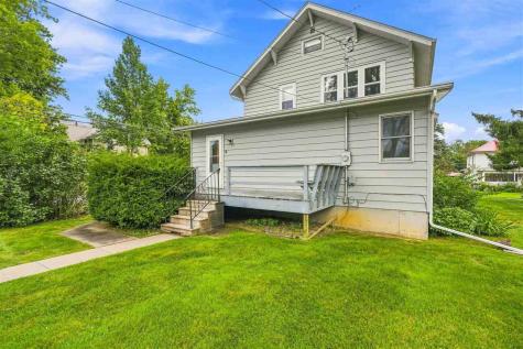 1037 N Iowa Avenue Washington IA 52353