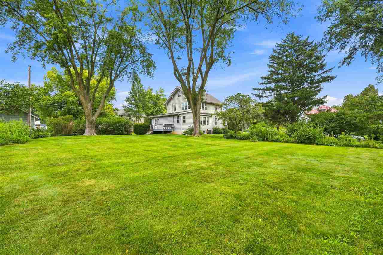 1037 N Iowa Avenue Washington IA 52353