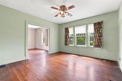 1037 N Iowa Avenue Washington IA 52353