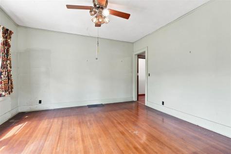 1037 N Iowa Avenue Washington IA 52353