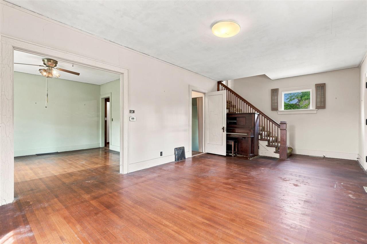 1037 N Iowa Avenue Washington IA 52353