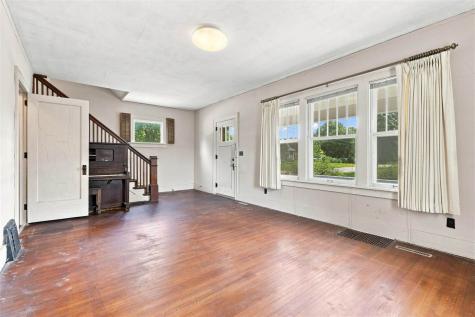1037 N Iowa Avenue Washington IA 52353