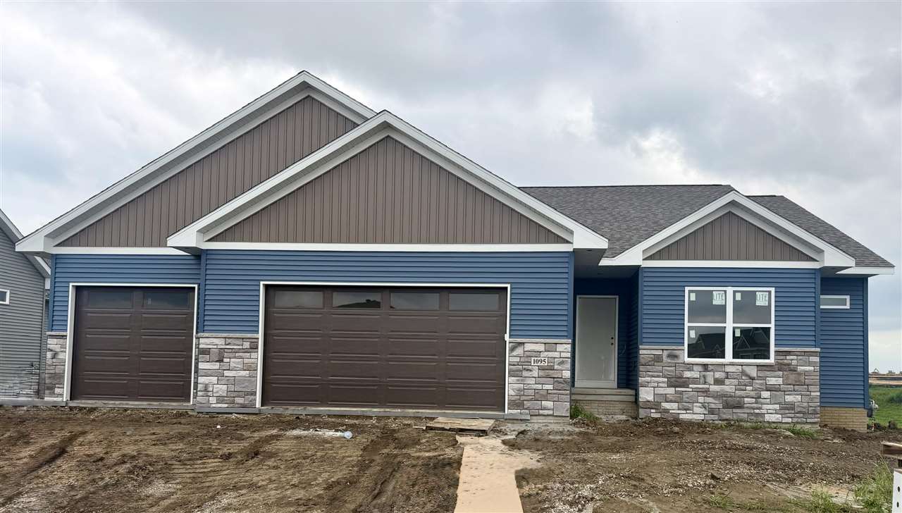 1095 Berkshire Lane North Liberty IA 52317