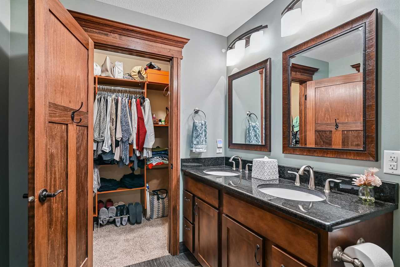 910 Aster Court Fairfax IA 52228