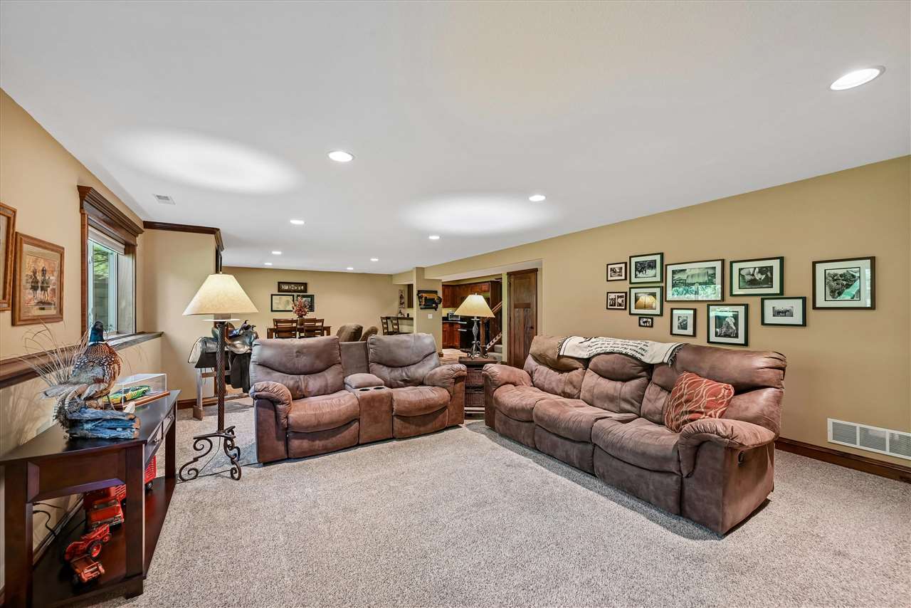 910 Aster Court Fairfax IA 52228