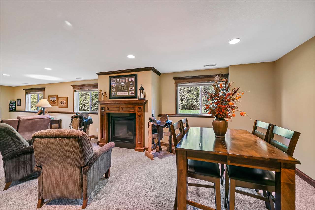 910 Aster Court Fairfax IA 52228