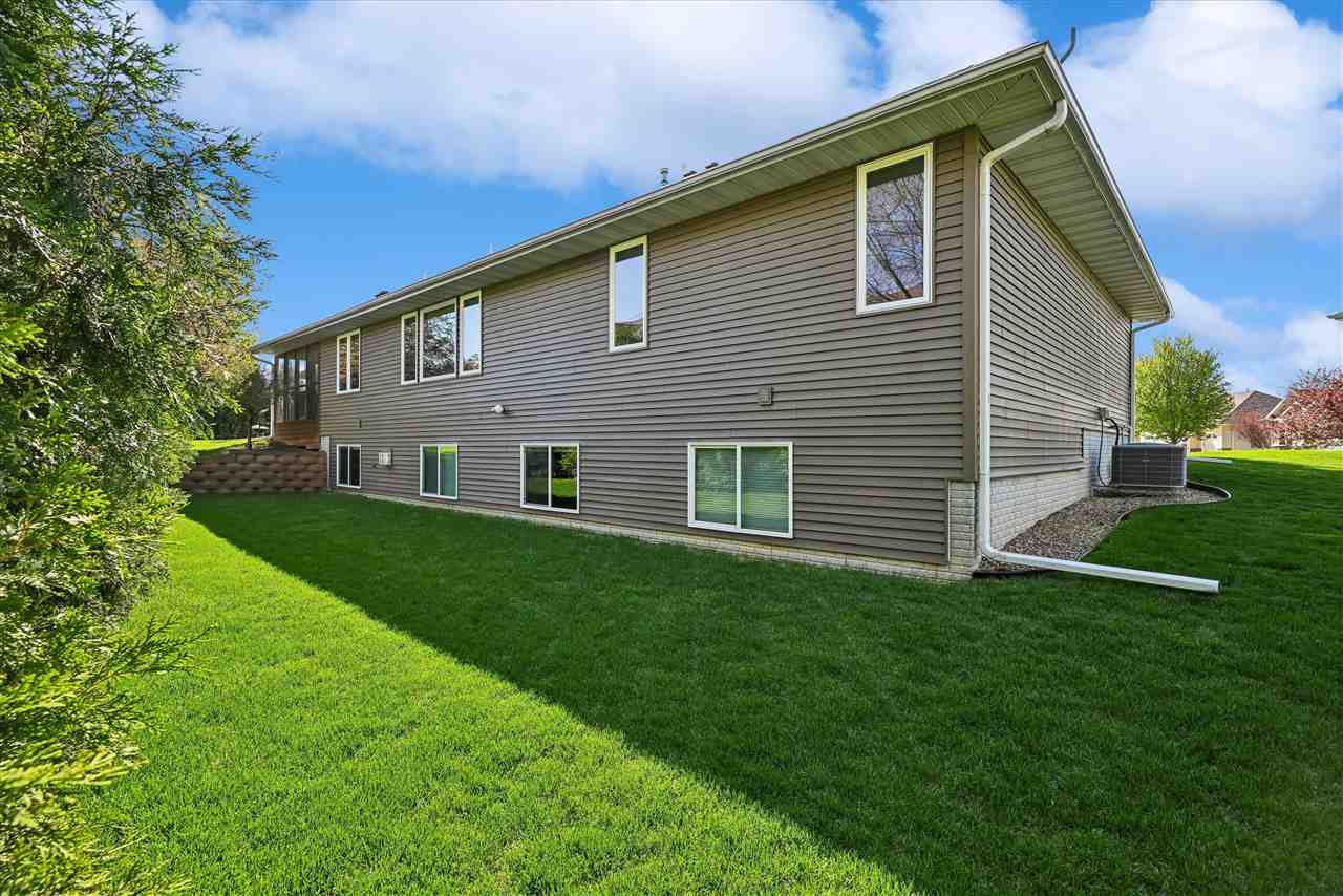 910 Aster Court Fairfax IA 52228